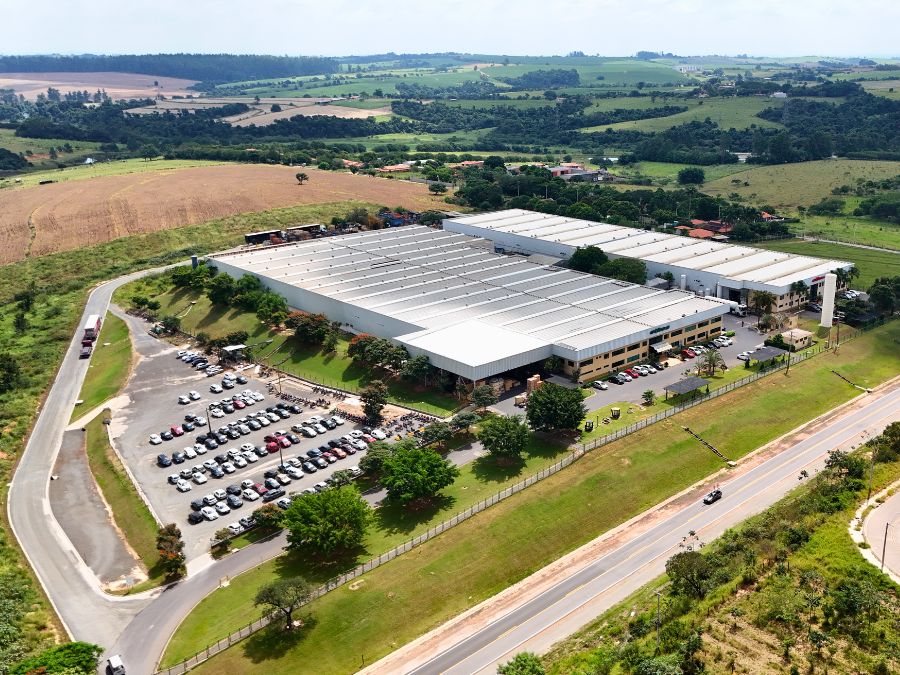 Foto aérea com drone para indústrias